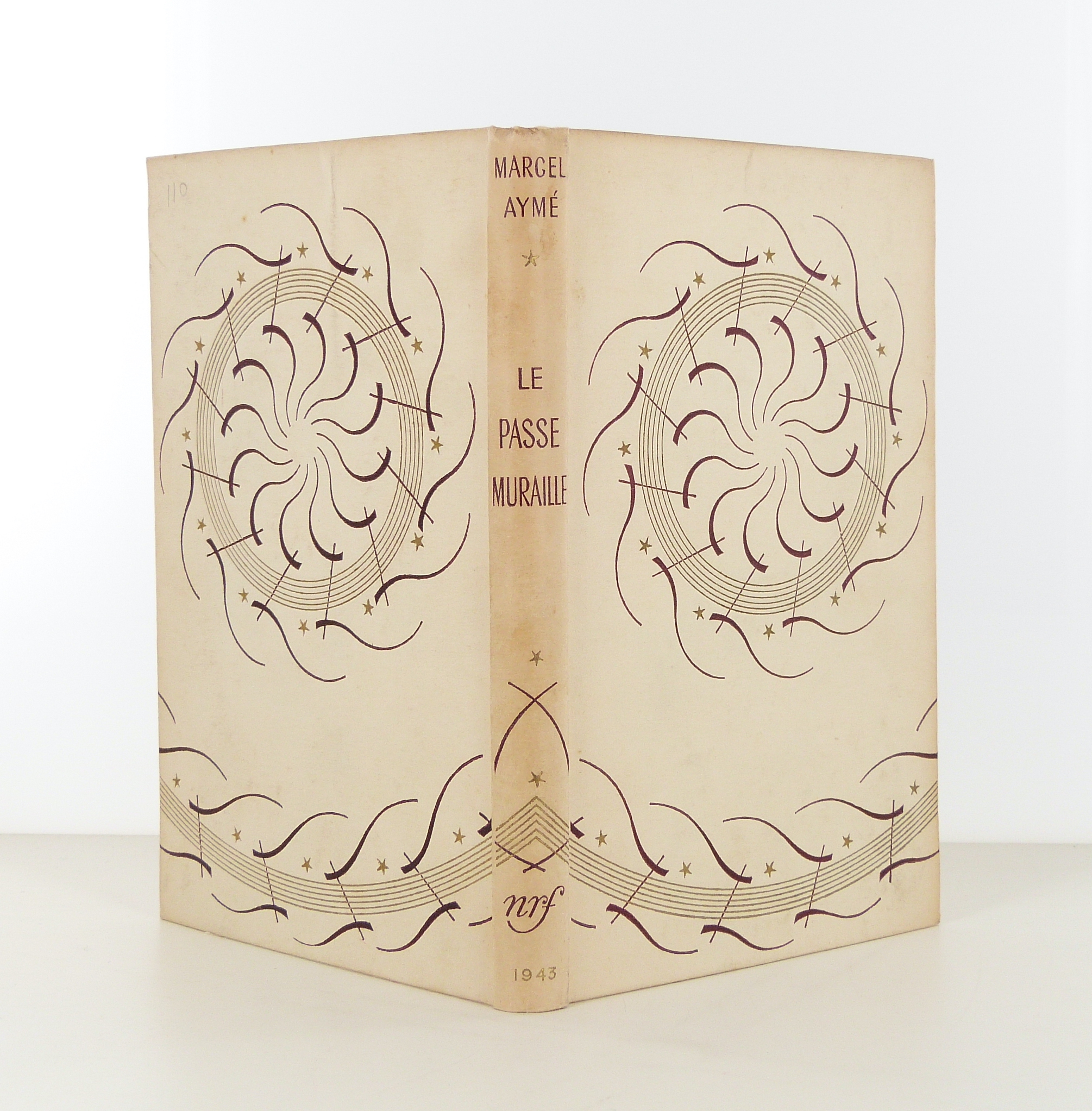 Le passe-muraille. Nouvelles.