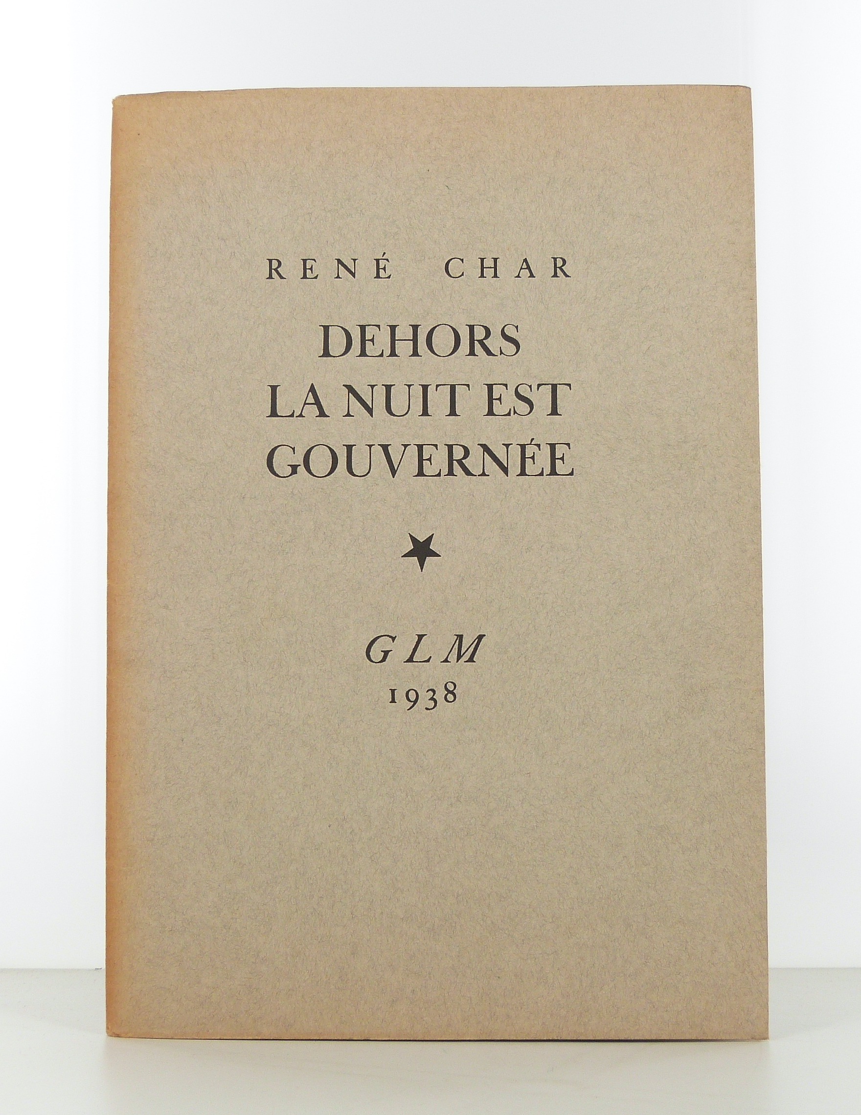 Dehors la nuit est gouvernée