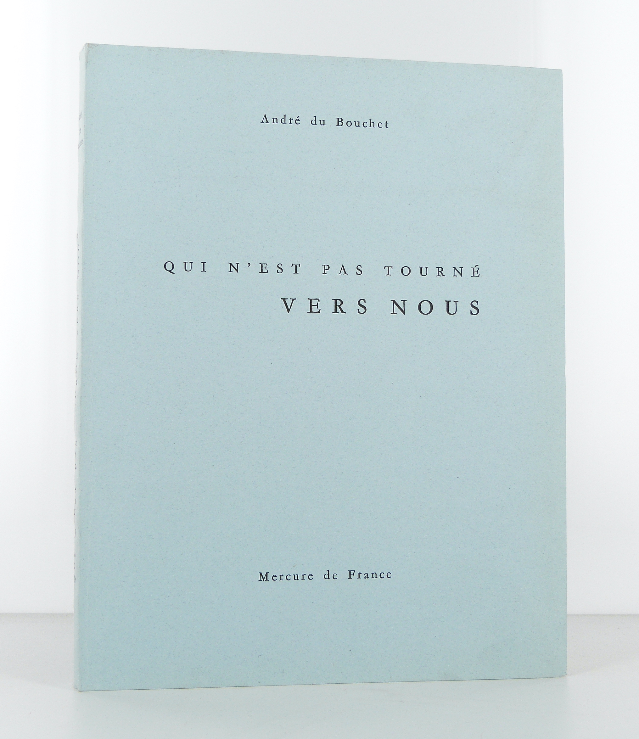 Qui n'est pas tourné vers nous