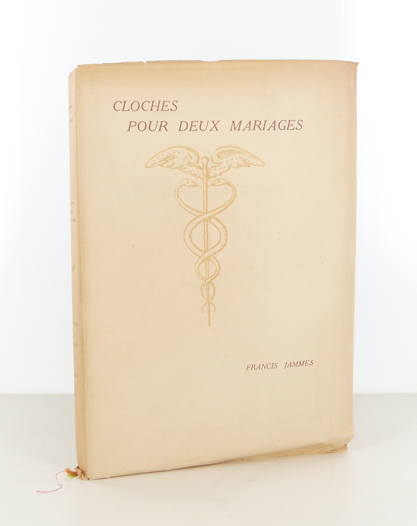 Cloches pour deux mariages.