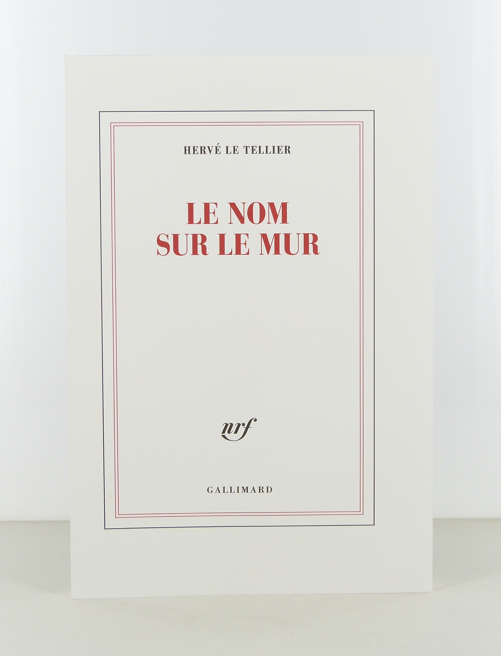 Le nom sur le mur