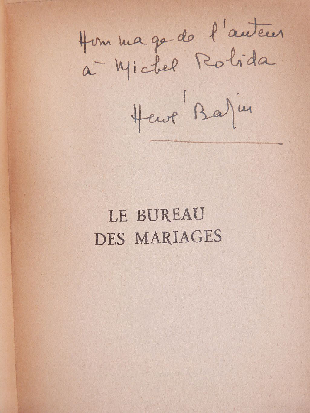 Le bureau des mariages.